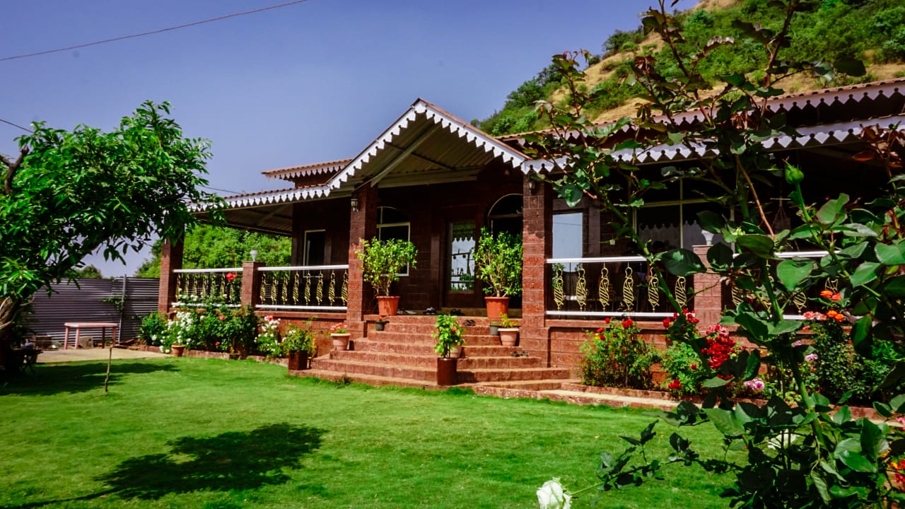 Front lawn and bungalow entrance at Sai Leela Bungalow