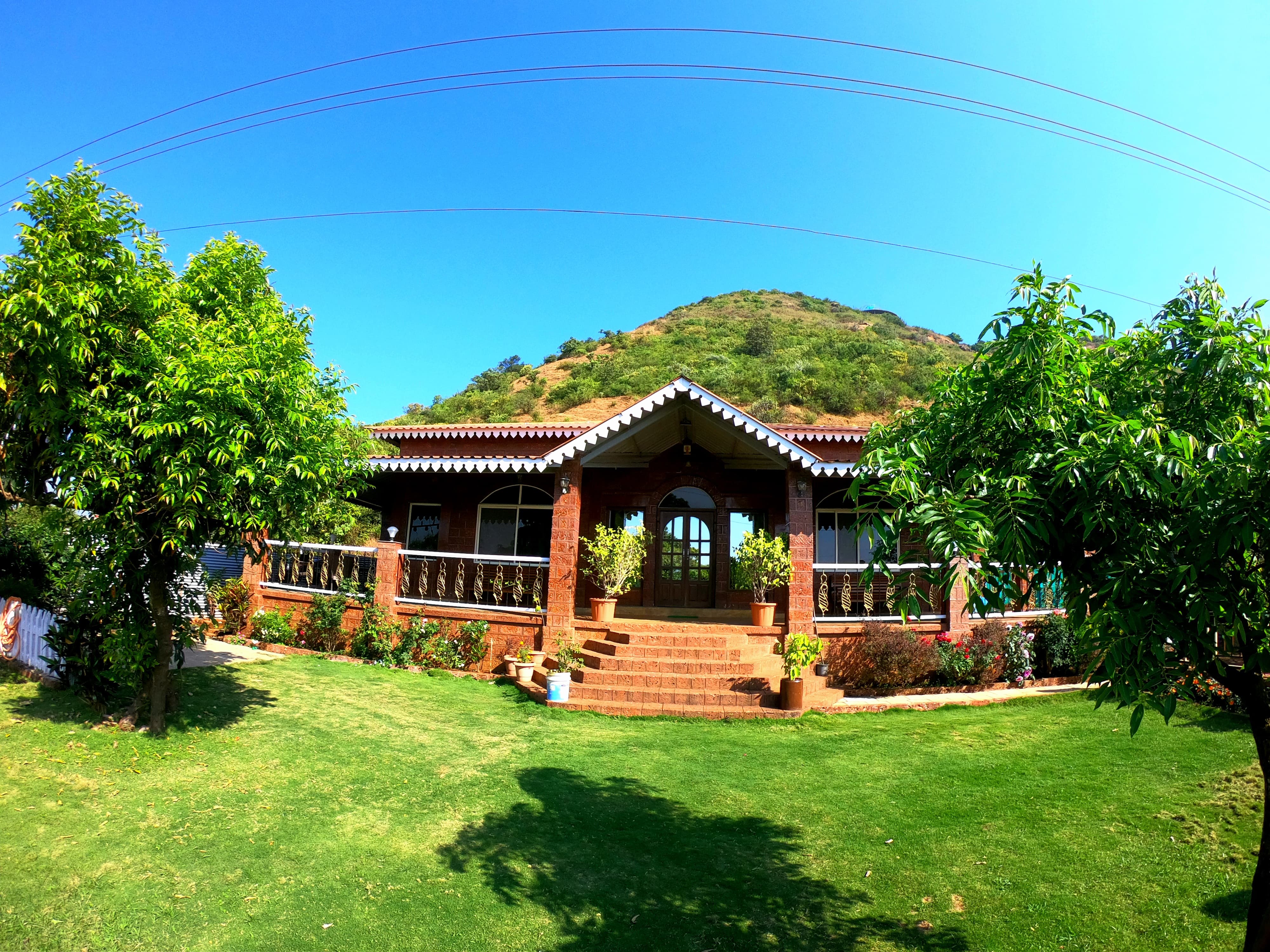 Sai Leela Bungalow garden and exterior