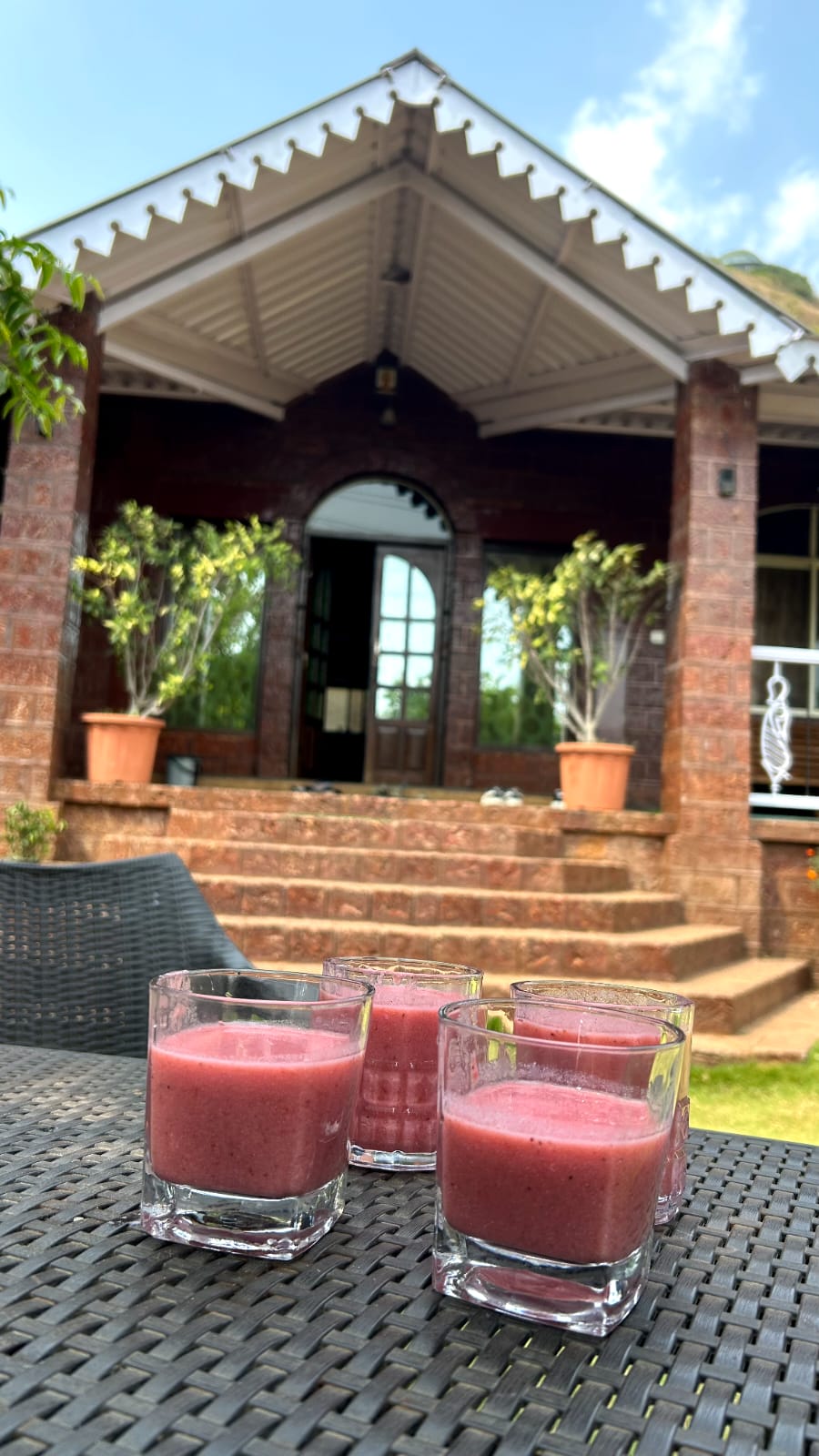 Outdoor sit-out with drinks at Sai Leela Bungalow